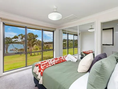 Search and Stay destination Warrnambool, VIC - Australia from AU$ 450. Hopkins View Holiday Home