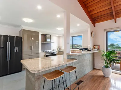 Search and Stay destination Warrnambool, VIC - Australia from AU$ 450. Hopkins View Holiday Home