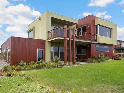 Search and Stay destination Peterborough, VIC - Australia from AU$ 800. Martyrs Lookout