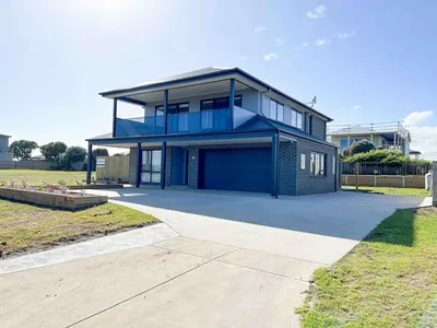 Search and Stay destination Peterborough, VIC - Australia from AU$ 450. Loch Ard Place