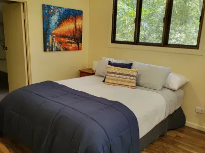 Search and Stay destination Ravenshoe, QLD - Australia from AU$ 340. Chilverton Cottages - Lorikeet Studio