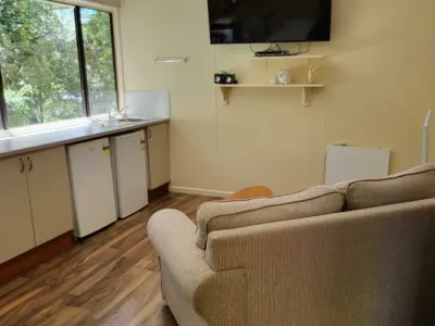 Search and Stay destination Ravenshoe, QLD - Australia from AU$ 340. Chilverton Cottages - Lorikeet Studio
