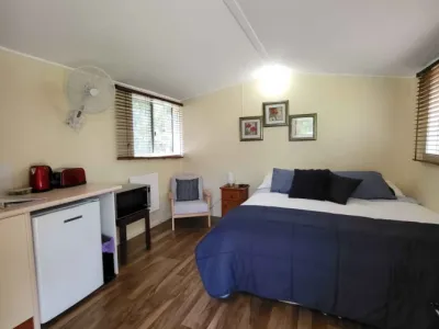 Search and Stay destination Ravenshoe, QLD - Australia from AU$ 200. Chilverton Cottages - Kingfisher Studio