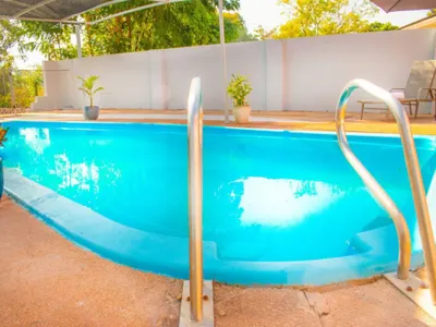 Search and Stay destination Katherine, NT - Australia from AU$ 219. Deluxe room (Queen bed+ Single bed)