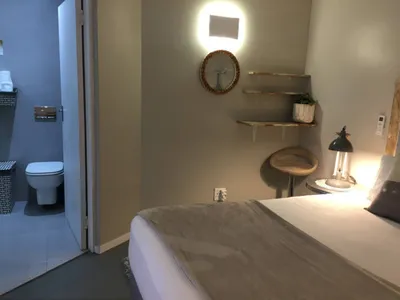 Search and Stay destination Cape Town, WC - South Africa from AU$ 99. Traveler Studio Qz(best for business or backpack)