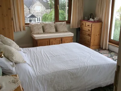 Search and Stay destination Probus, England - United Kingdom from AU$ 270. Tulip Room, 3, King size room , en suite , With Insignia Power Shower & steam cabinet