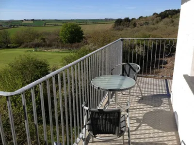 Search and Stay destination Probus, England - United Kingdom from AU$ 270. Tulip Room, 3, King size room , en suite , With Insignia Power Shower & steam cabinet
