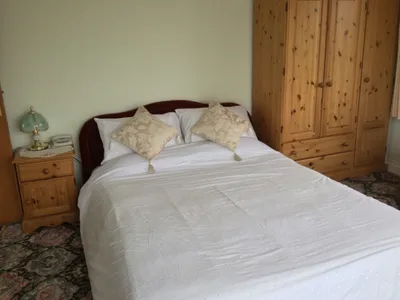 Search and Stay destination Probus, England - United Kingdom from AU$ 270. Tulip Room, 3, King size room , en suite , With Insignia Power Shower & steam cabinet