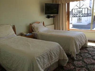 Search and Stay destination Probus, England - United Kingdom from AU$ 499. Daffodil Family Room 4, en suite with a large bath.