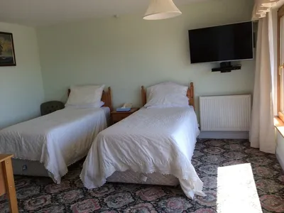 Search and Stay destination Probus, England - United Kingdom from AU$ 499. Daffodil Family Room 4, en suite with a large bath.