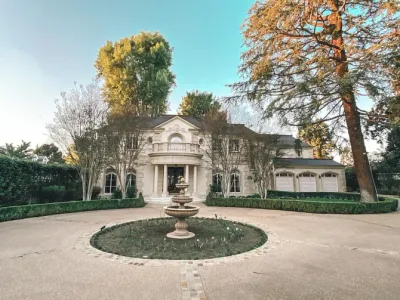 Search and Stay destination Valley Village, CA - United States from AU$ 4,000. The Addison One