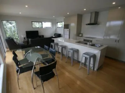Search and Stay destination Blackmans Bay, TAS - Australia from AU$ 250. Country Suite