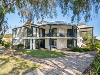 Search and Stay destination Broadwater, WA - Australia from AU$ 475. 98 Steps to the Beach