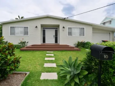 Search and Stay destination Old Bar, NSW - Australia from AU$ 236. Number 10 Tirriki Street