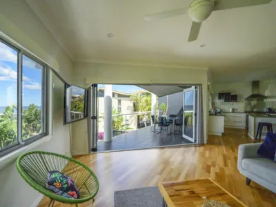 Search and Stay destination Old Bar, NSW - Australia from AU$ 341. Coral Palms Beach House