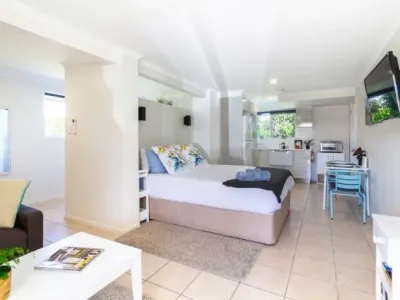 Search and Stay destination Golden Beach, QLD - Australia from AU$ 150. Haven on Montgomery