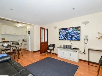 Search and Stay destination Middleton Beach, WA - Australia from AU$ 257. Dolphin Lodge - 3 Bedroom Apartment