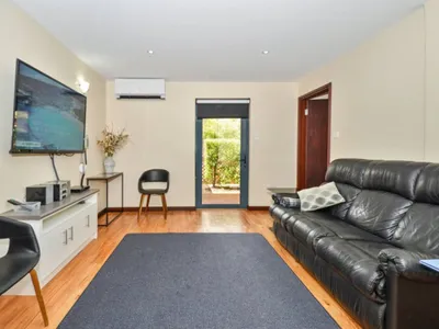 Search and Stay destination Middleton Beach, WA - Australia from AU$ 257. Dolphin Lodge - 3 Bedroom Apartment