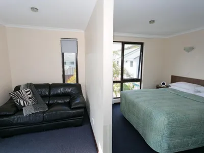 Search and Stay destination Middleton Beach, WA - Australia from AU$ 207. Dolphin Lodge - 1 Bedroom Executive Self Contained Apartment