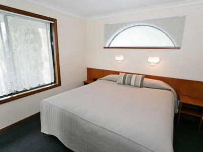 Search and Stay destination Middleton Beach, WA - Australia from AU$ 239. Dolphin Lodge - 1 Bedroom King Spa