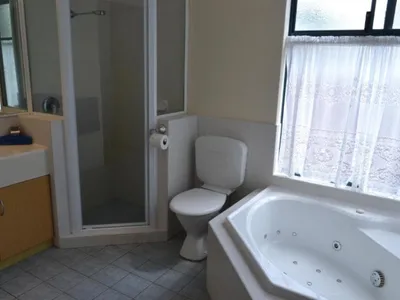 Search and Stay destination Middleton Beach, WA - Australia from AU$ 239. Dolphin Lodge - 1 Bedroom King Spa