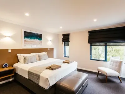 Search and Stay destination Middleton Beach, WA - Australia from AU$ 365. Dolphin Lodge - 2 Bedroom King Spa Fully Self Contained
