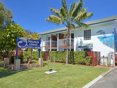 Search and Stay destination Middleton Beach, WA - Australia from AU$ 347. Dolphin Lodge 1 - 4 Bedroom House