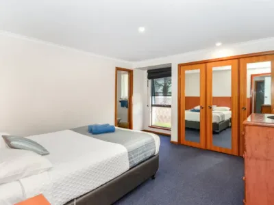 Search and Stay destination Middleton Beach, WA - Australia from AU$ 347. Dolphin Lodge 1 - 4 Bedroom House