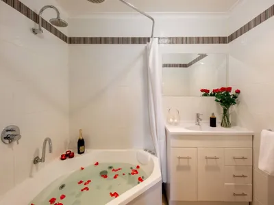 Search and Stay destination Kalorama, VIC - Australia from AU$ 220. Holly Lodge - Honeymoon Suite