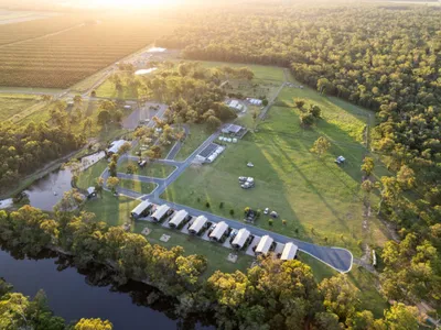 Search and Stay destination Sharon, QLD - Australia from AU$ 300. Splitters Farm - Deluxe Glamping Safari Tent