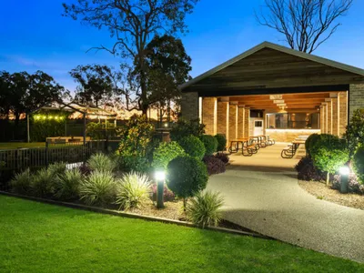 Search and Stay destination Sharon, QLD - Australia from AU$ 300. Splitters Farm - Deluxe Glamping Safari Tent