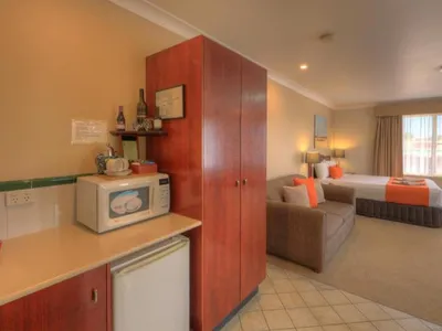 Search and Stay destination Dubbo, NSW - Australia from AU$ 181. Endeavour Court Motor Inn - Queen Deluxe