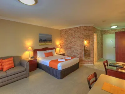 Search and Stay destination Dubbo, NSW - Australia from AU$ 185. Endeavour Court Motor Inn - Executive Spa Suite