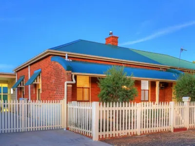 Search and Stay destination Dubbo, NSW - Australia from AU$ 269. Endeavour Court Motor Inn - Cottage