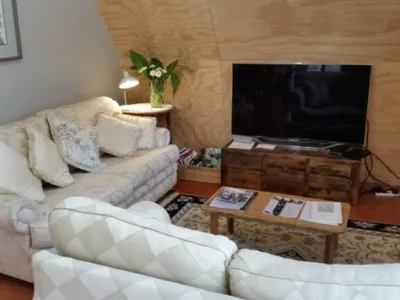 Search and Stay destination Raglan, VIC - Australia from AU$ 190. Kookaburra Cottage