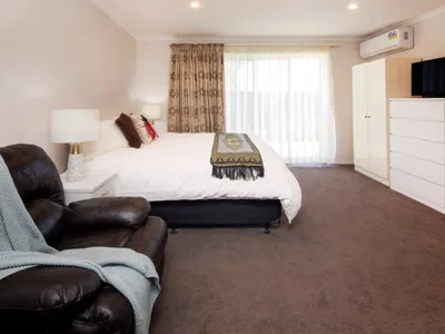 Search and Stay destination Jindabyne, NSW - Australia from AU$ 200. U07 Aalen 2 Lakeview Studio