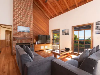 Search and Stay destination Coomba Bay, NSW - Australia from AU$ 950. Lake View Farm - 15 Mins From Boomerang Beach