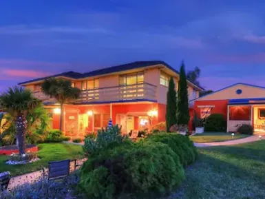 Search and Stay destination East Devonport, TAS - Australia from AU$ 320. Alice Beside The Sea - 4 Bedroom Holiday House