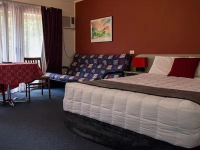 Search and Stay destination Queanbeyan, NSW - Australia from AU$ 175. Parkway Motel - Deluxe Spa Room