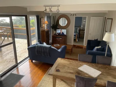 Search and Stay destination Green Point, NSW - Australia from AU$ 250. Lakeview Cottage