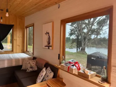 Search and Stay destination Yarramundi, NSW - Australia from AU$ 350. Hill Top Tiny River House