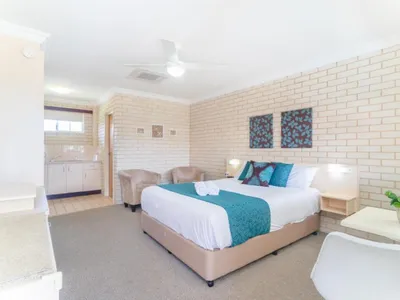 Search and Stay destination Lennox Head, NSW - Australia from AU$ 180. Santa Fe Motel and Holiday Units - Deluxe Queen Room