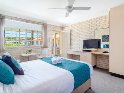 Search and Stay destination Lennox Head, NSW - Australia from AU$ 180. Santa Fe Motel and Holiday Units - Deluxe Queen Room