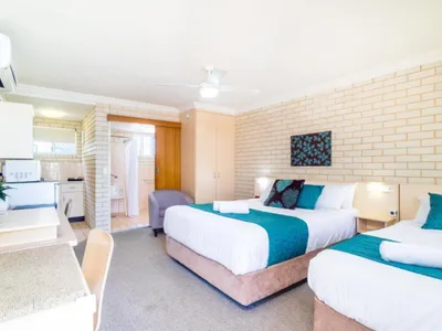 Search and Stay destination Lennox Head, NSW - Australia from AU$ 200. Santa Fe Motel and Holiday Units - Accessible Twin Room