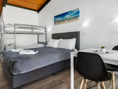 Search and Stay destination Long Jetty, NSW - Australia from AU$ 170. JETTY MOTEL THE ENTRANCE STANDARD FAMILY ROOM