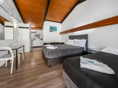 Search and Stay destination Long Jetty, NSW - Australia from AU$ 220. JETTY MOTEL THE ENTRANCE DELUXE FAMILY ROOM 420B