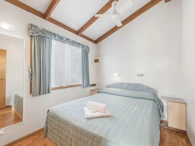 Search and Stay destination Apollo Bay, VIC - Australia from AU$ 160. Executive Cabin (sleeps 6)
