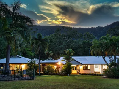 Search and Stay destination Kewarra Beach, QLD - Australia from AU$ 1,200. Shanee Prana