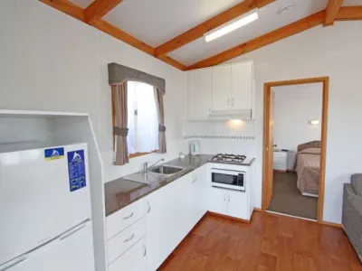 Search and Stay destination Apollo Bay, VIC - Australia from AU$ 140. Queen Ensuite Cabin (Sleeps 2)