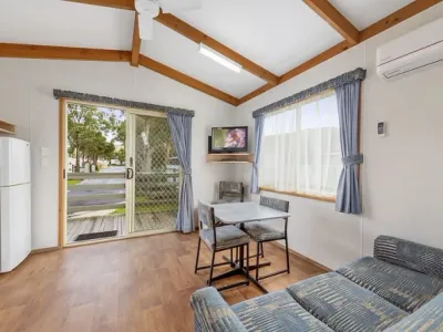 Search and Stay destination Apollo Bay, VIC - Australia from AU$ 140. Queen Ensuite Cabin (Sleeps 2)